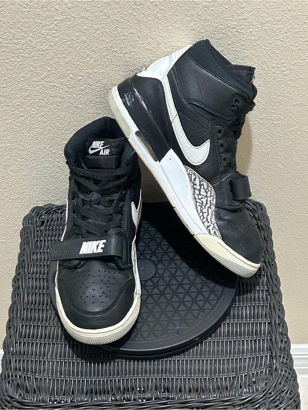 Size 10 Jordan Legacy 312 Black White AV3922-001